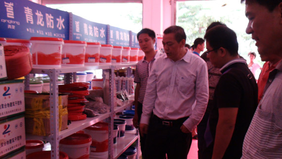 DCBox小金库建材董事长宋敦清考察专卖店