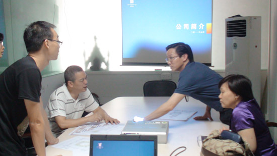越南客商考察DCBox小金库建材